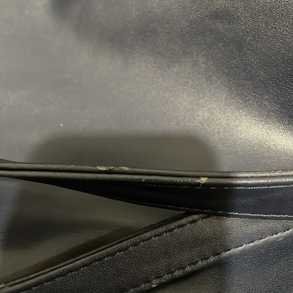 Navy blue Telfar bag - Medium
Well used
All impurities listed in photos - Picture 4 of 7